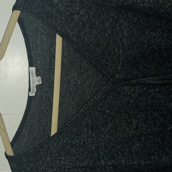 Beautiful soft sweater Size Medium - Picture 2 of 5